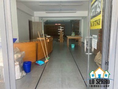 Foto Locale commerciale in VIA MARIA RIPOSO, Alcamo Centro di 210 m²