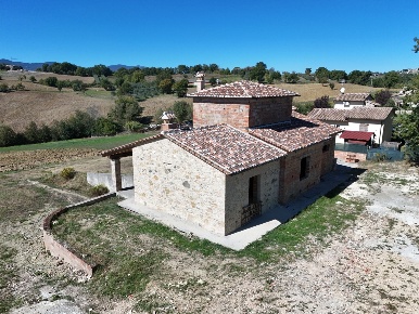 Foto Casale in Vocabolo San Quirico, Avigliano Umbro di 270 m² con 7 locali