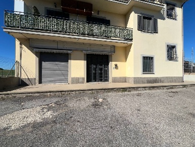 Foto Locale commerciale a Fiano Romano di 175 m² con 2 locali in vendita