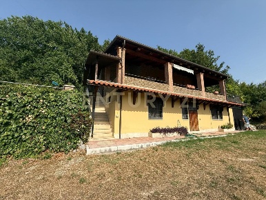 Foto Villa singola in Via Mancini, Melizzano di 309 m² con 11 locali