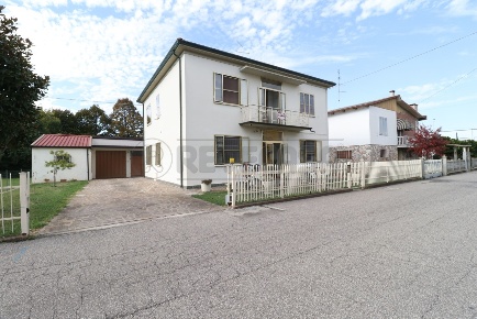 Foto Villa singola in Via Don Giovanni Minzoni 17, Bondeno Pilastri