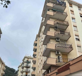 Foto Appartamento in Via Laviosa 37, Genova Pegli di 191 m² con 10 locali