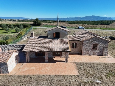 Foto Casale in Vocabolo San Quirico, Avigliano Umbro di 150 m² con 4 locali