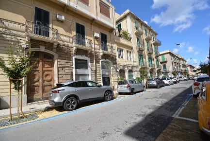 Foto Locale commerciale in Via Ghibellina 118, Messina Battisti - Avignone