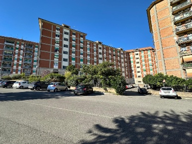 Foto Appartamento in Via Ludovico de Simoni 5, Roma di 100 m² con 3 locali