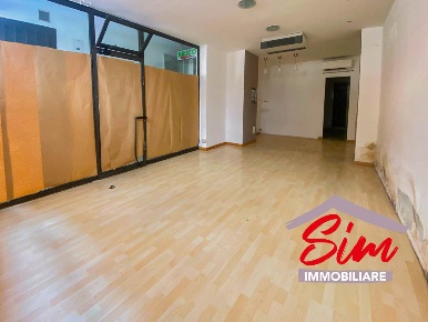 Foto Locale commerciale in c.so Italia snc, Novara Centro Storico di 55 m²