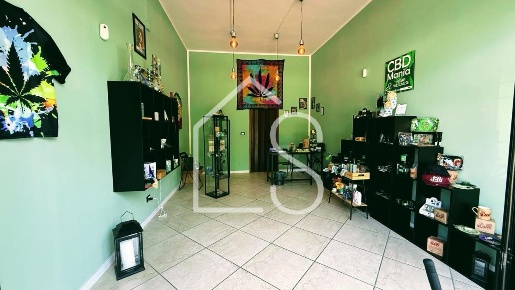 Foto Locale commerciale a Sasso Marconi Centro di 32 m² con 1 locali