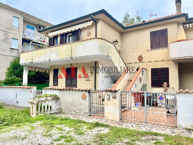 Foto Appartamento in Via Ferrucci, Cecina Marina di Cecina di 70 m²