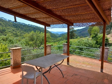 Foto Casale a Fosdinovo di 158 m² con 6 locali in vendita