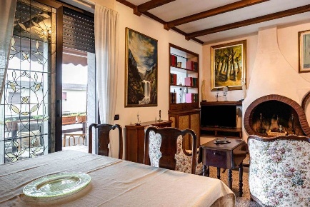 Foto Appartamento a Carrara Avenza di 120 m² con 6 locali in affitto