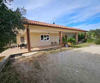 Foto Villa unifamiliare a Grottaglie di 150 m² con 6 locali in vendita