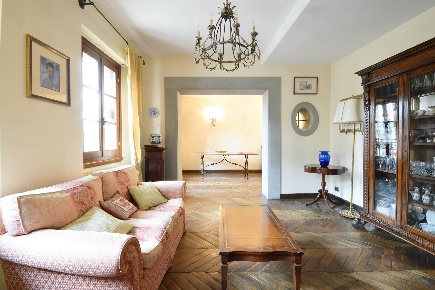 Foto Appartamento a Firenze Castello di 194 m² con 10 locali in vendita