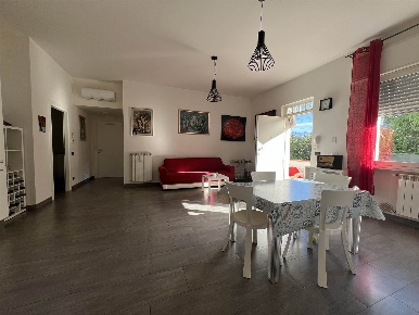 Foto Appartamento a San Giovanni Valdarno Madrigale di 267 m² con 7 locali