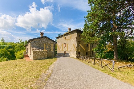 Foto Rustico a San Benedetto Val di Sambro Piano Del Voglio di 650 m²