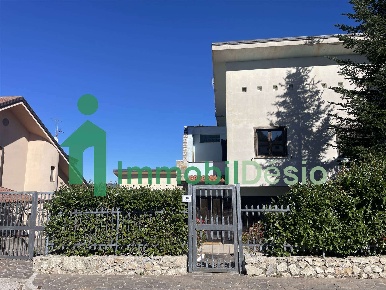 Foto Appartamento a Pignola Centro di 92 m² con 8 locali in vendita