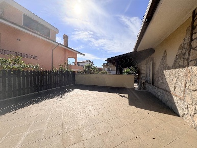 Foto Villa bifamiliare in Via Francisco Busigani 9, Fiumicino Isola Sacra