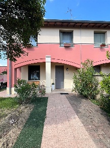 Foto Villa a schiera a Castelvetro Piacentino Centro di 151 m² con 4 locali