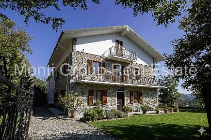 Foto Rustico a Spigno Monferrato di 280 m² con 10 locali in vendita