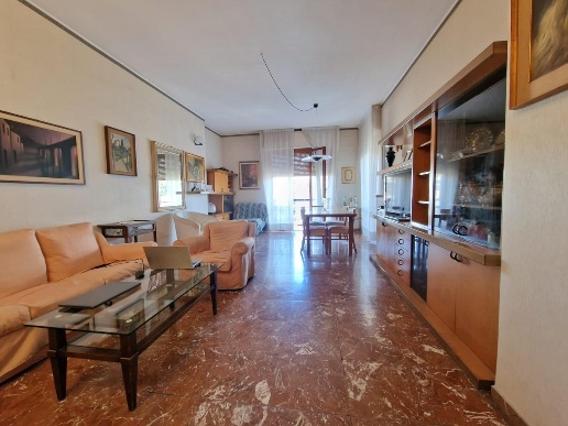 appartamento in vendita a Carrara in zona Marina di Carrara