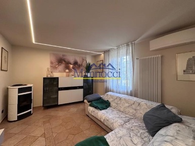 Foto Casa indipendente a Cascina Semicentro di 108 m² con 5 locali