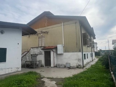 Foto Villa unifamiliare a Massa Bondano - Partaccia di 180 m² con 9 locali