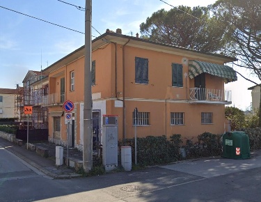 Foto Case semi ndipendenti a Ponsacco Centro di 254 m² con 6 locali