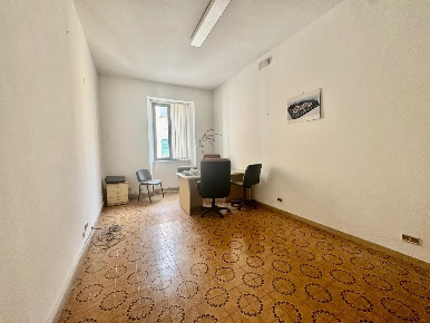 Foto Appartamento a Massa Centro di 80 m² con 4 locali in vendita