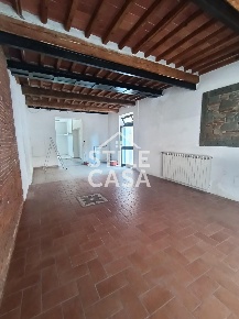 Foto Locale commerciale a Altopascio Altopascio Centro di 80 m² in affitto