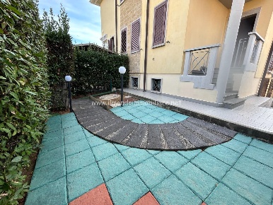 Foto Villa unifamiliare a Rosignano Marittimo Vada di 100 m² con 4 locali