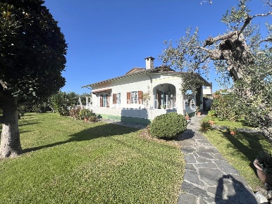 Foto Villa unifamiliare a Seravezza Ripa Pozzi Querceta Ponterosso