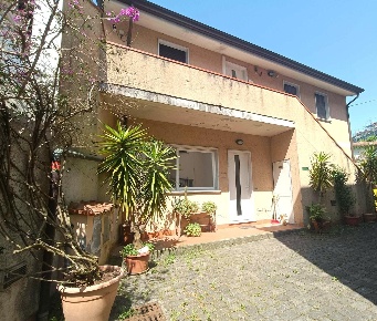 Foto Casa indipendente a Massa Centro di 90 m² con 4 locali in vendita