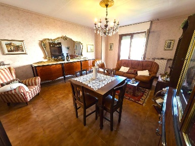 Foto Appartamento a Massa Mirteto di 105 m² con 5 locali in vendita