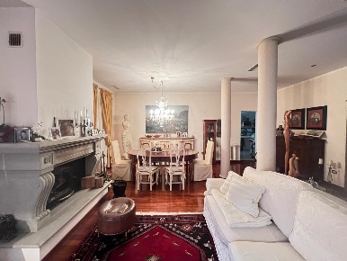 Foto Villa unifamiliare a Pontedera Oltrera di 160 m² con 6 locali