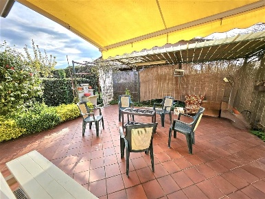 Foto Villa bifamiliare a Massa Romagnano di 130 m² con 6 locali in vendita