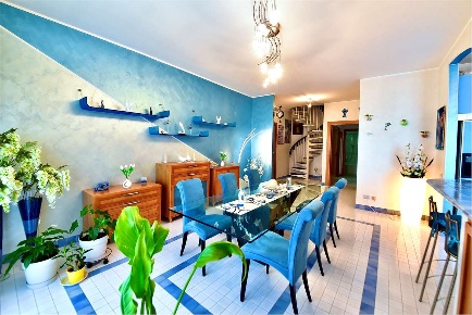 Foto Attico in via Resegone 84, Cislago Centro di 135 m² con 3 locali