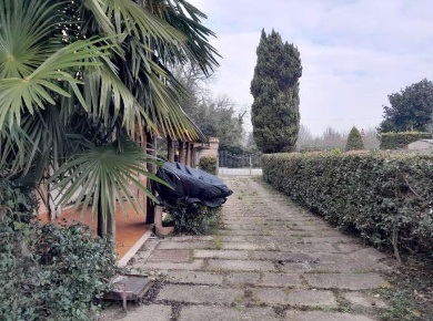 Foto Villa a schiera in Via triestina(Loc. Tessera), Venezia di 347 m²
