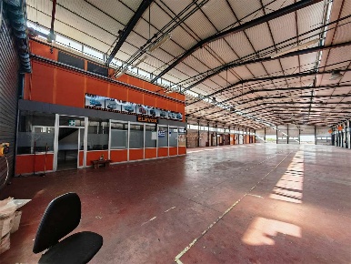 Foto Capannone industriale a Ariccia di 3300 m² con 10 locali in vendita