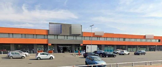 Foto Negozio in Strada Torino, Caselle Torinese Centro di 640 m² in vendita