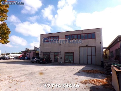 Foto Ufficio a Monte San Vito di 190 m² con 10 locali in affitto