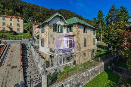 Foto Villa unifamiliare in via Vetta 38, San Pellegrino Terme di 350 m²