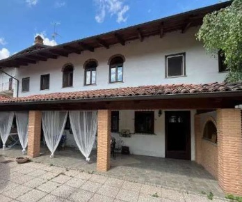 Foto Casa indipendente in Località Cascine, Verrua Savoia di 364 m²