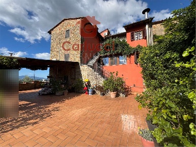 Foto Appartamento a Uzzano di 120 m² con 5 locali in vendita