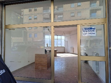 Foto Negozio in via Martiri della Resistenza 82, Ancona Valle Miano