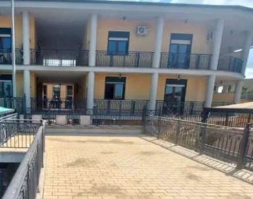 Foto Appartamento in Via Ferdinando Neri, Fiumicino Isola Sacra di 683 m²