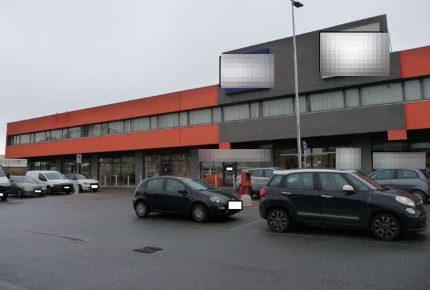 Foto Negozio in Strada Torino, Caselle Torinese Centro di 470 m² in vendita