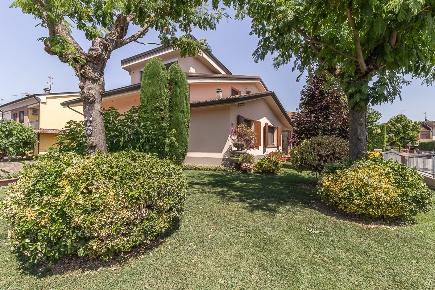 Foto Villa unifamiliare in Via Claudio Gallerani 2, Terre del Reno Dosso