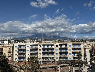 Foto Appartamento in Via Androne 27, Catania di 155 m² con 5 locali