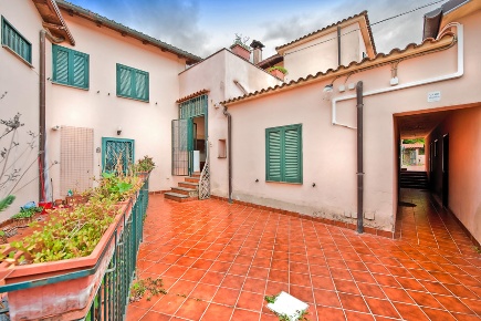 Foto Appartamento in Via Focicchia 44, Rocca di Papa Centro di 105 m²