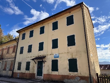 Foto Villa a schiera in via Maggiore, Roana Centro di 200 m² con 7 locali