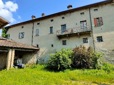 Foto Appartamento in Via Casa Beretti 32, Carpineti di 360 m² con 10 locali